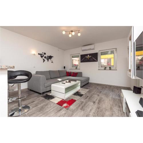 Nice Apartment In Pula With Wifi