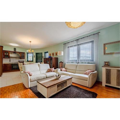 Nice Apartment In Racisce With Kitchen