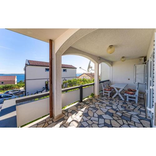 Nice Apartment In Rtina With Wifi