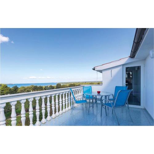 Nice Apartment In Stinjan With Kitchen