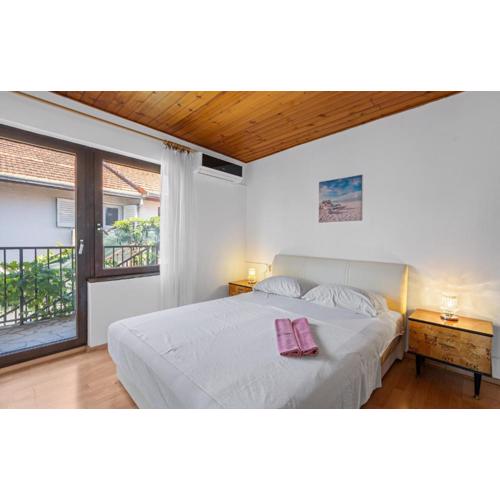 Nice Apartment In Vodice With Wifi