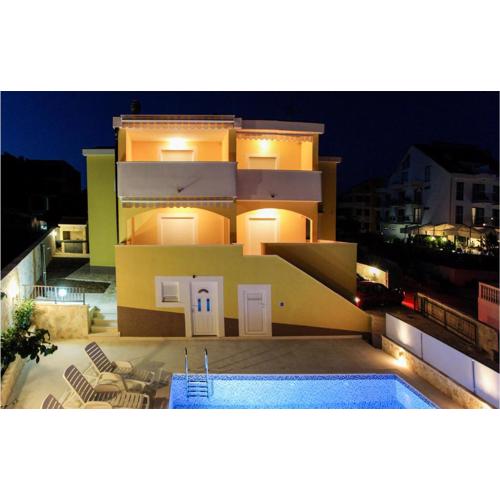 Nice Apartment In Zecevo Rogoznicko