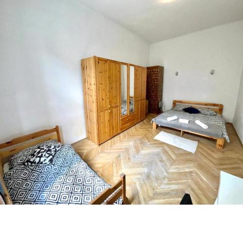 Nice bedroom near the bus and train station
