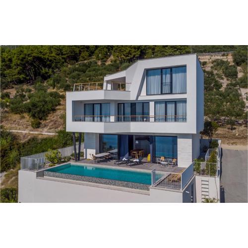 Nice Home In Brela With Wifi