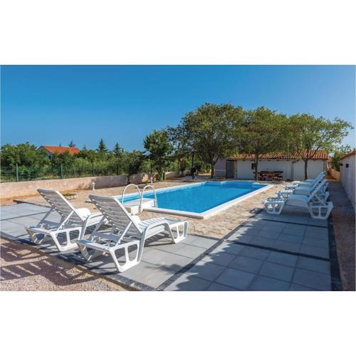 Nice Home In Cista Velika With Wifi