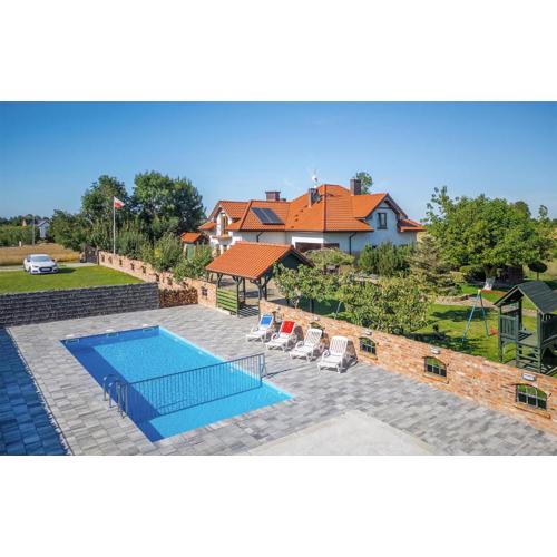 Nice Home In Darlowo With Wifi