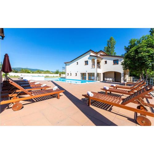Nice Home In Donji Prolozac With Wifi