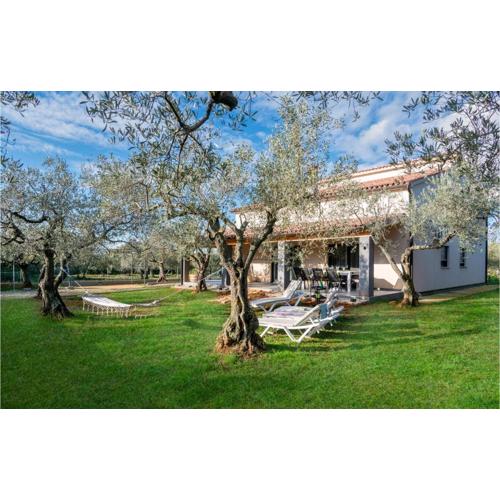 Nice Home In Fazana With Wifi