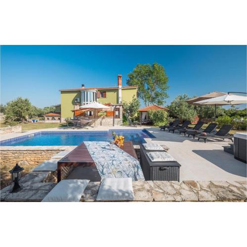 Nice Home In Galizana