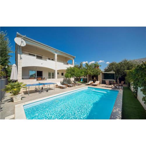 Nice Home In Kastel Novi With Jacuzzi