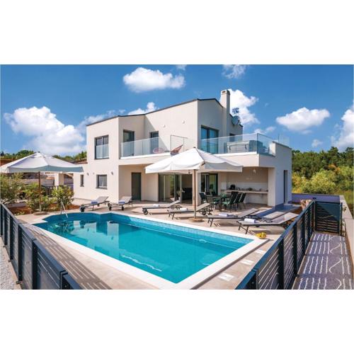 Nice Home In Krnica With Jacuzzi