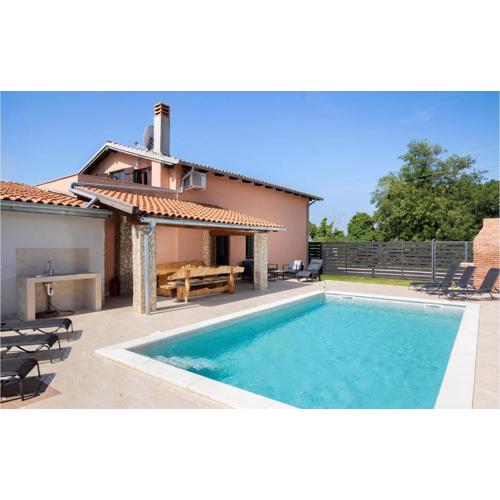 Nice Home In Medulin With Kitchenette