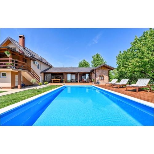 Nice Home In Nova Diklenica With Sauna