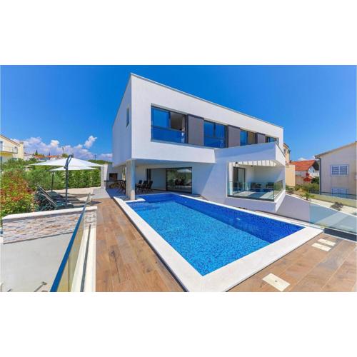 Nice Home In Okrug Gornji With Sauna