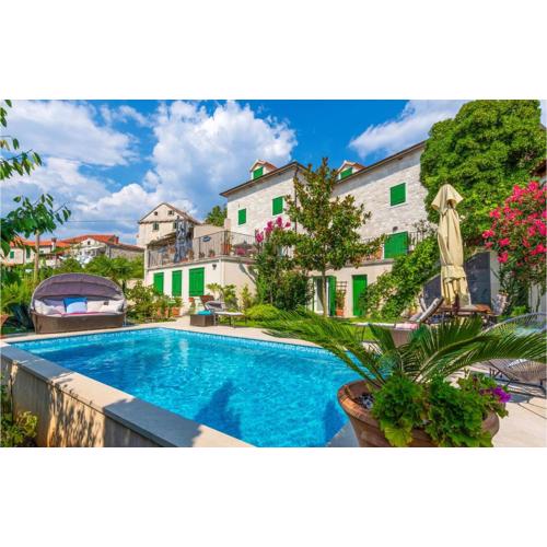 Nice Home In Postira With Wifi
