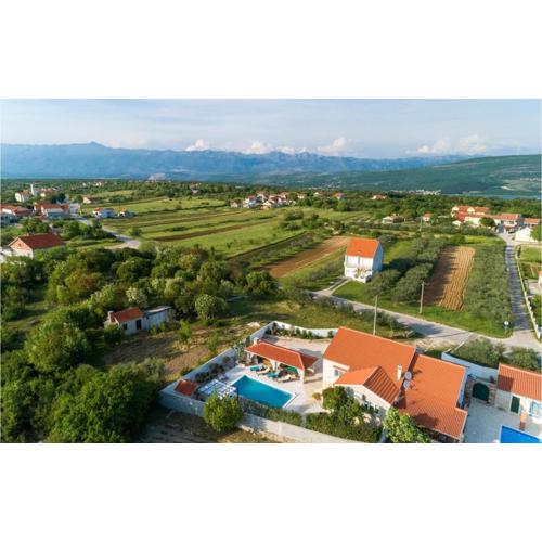 Nice Home In Pridraga With Jacuzzi