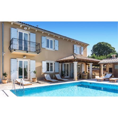 Nice Home In Smoljanci With Wifi