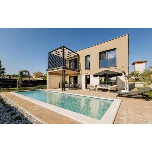Nice Home In Tar With Private Swimming Pool