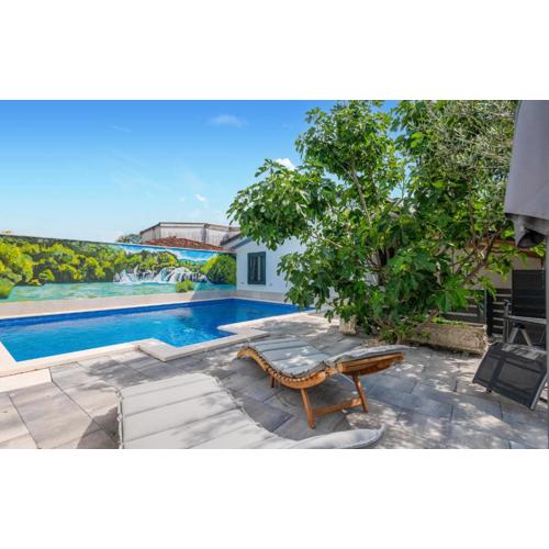 Nice Home In Vinjani Donji With Wifi