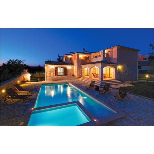 Nice Home In Vodnjan With Jacuzzi
