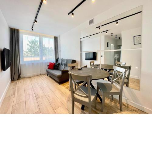 NICE TO HOST YOU - Old Town Apartment