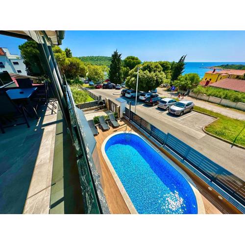 NIKO - big apartment with stunning sea view and pool