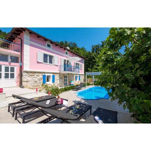 NINA ROSE boutique villa