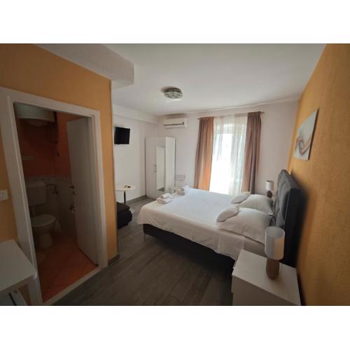 Nirvana Rooms & Apartments