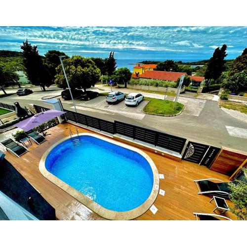 NOEL - three bedroom apartment with pool