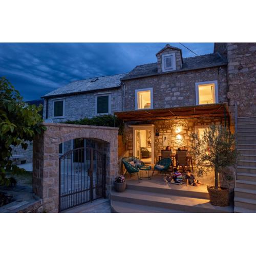 Nona Vi - Boutique Stone House