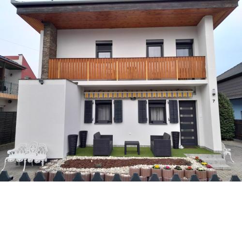 Nyírfa Apartmanház