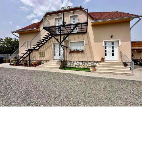 Nyugalom Szigete Apartmanok