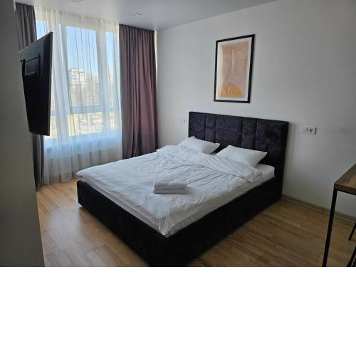 Nyvky Like Hoyme - Studio - apt 35