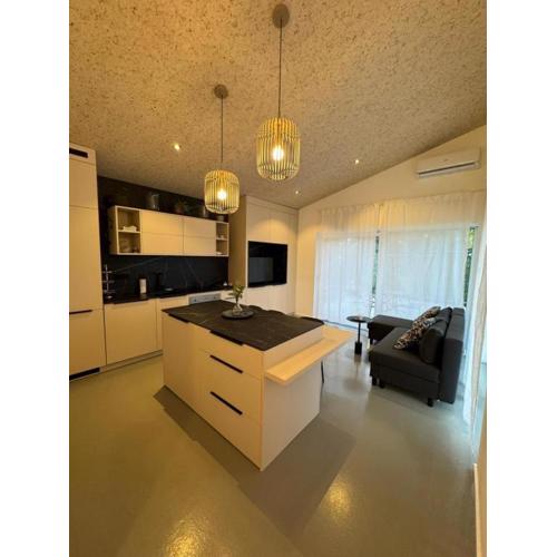 Oasis Airport Apartments and Rooms