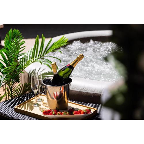 Oasis luxury apartment with terrarce and jacuzzi