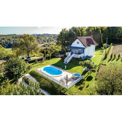 Odisea Hill House - Modern Holiday Home with swimming pool, sauna, jacuzzi, WiFi and 2 bedrooms, near Varazdin