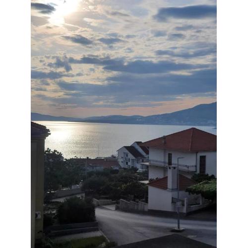 Odlično opremljeni novouređeni apartmani Iva, Okrug Gornji