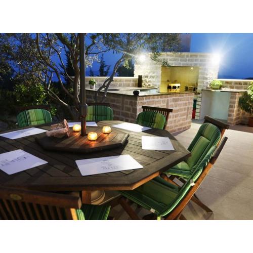 Okrug Gornji Luxurious Escape Villa with Pool