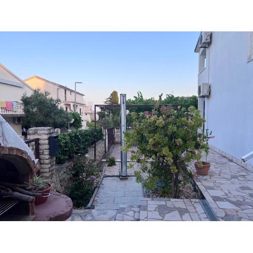 Old and cute renovated house 100m from the sea