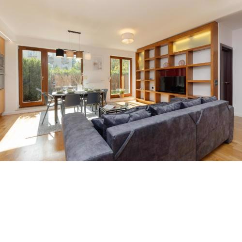 Old Mokotów Spacious Two-bedroom Apartment by Noclegi Renters