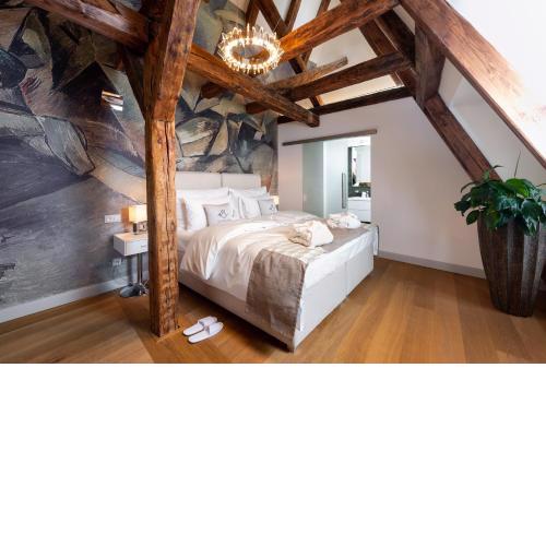 Old Royal Post Hotel by TKC