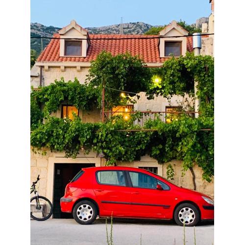 Old stone house VICKO