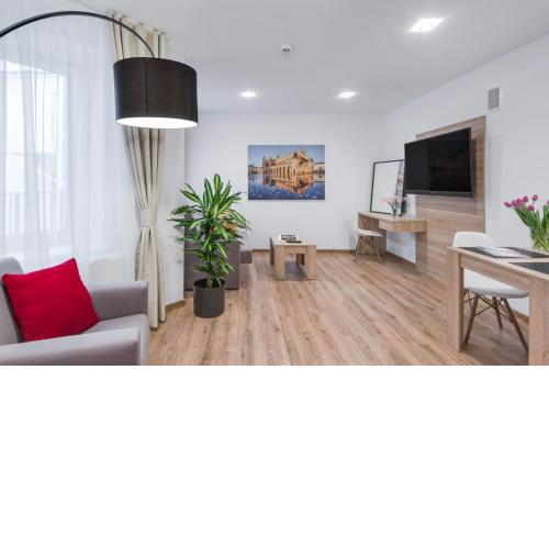 Old Town Apartments - B12