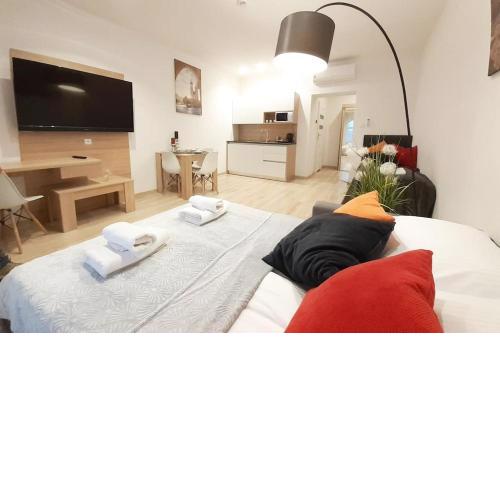 Old Town Apartments - B42