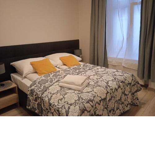 Old Town Apartments - B7