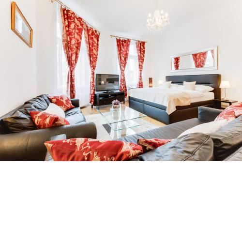 Old Town Square Royal Apartment