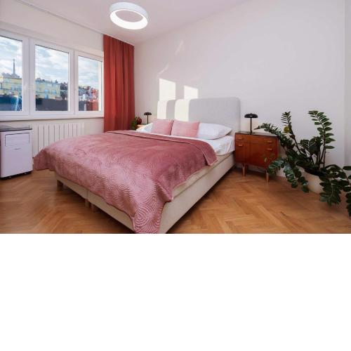 Old Town Velvet Retreat - Style and Comfort