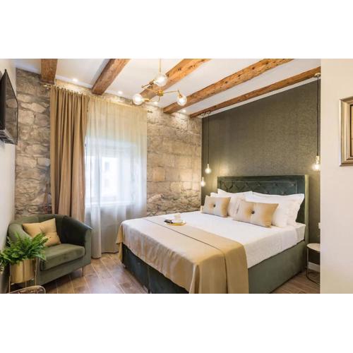 Old town vibes for 2, luxury room with sea view