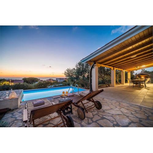 Olive hills house with private pool