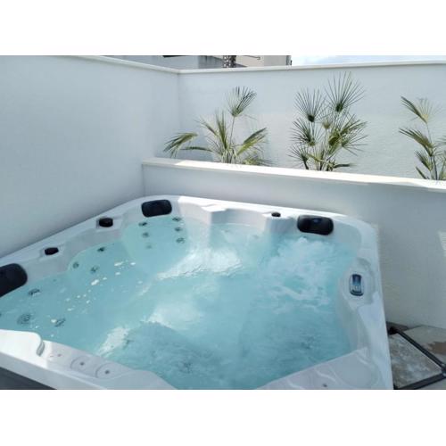 Olive Tree apartment with jacuzzi